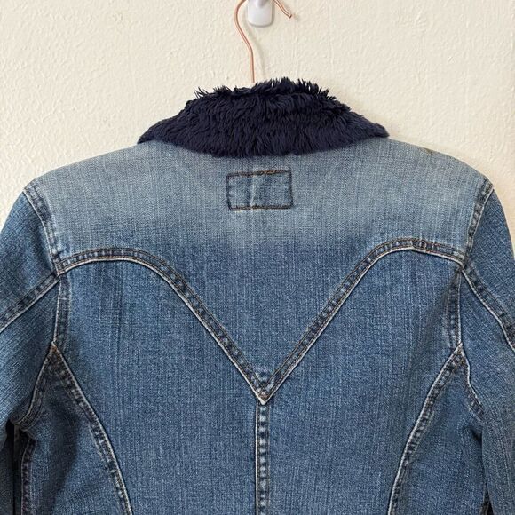 Brand New Levi's Women's Size Small Fauc Fur Collared Denim Trucker Jacket - Picture 5 of 11
